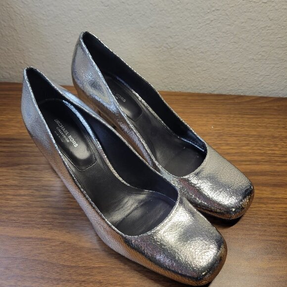 Michael Kors Collection Crackled Metallic Leather Gigi Pump - Picture 3 of 14